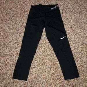 black nike pro crop leggings